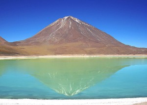 800px-Licancabur_Green_Lake